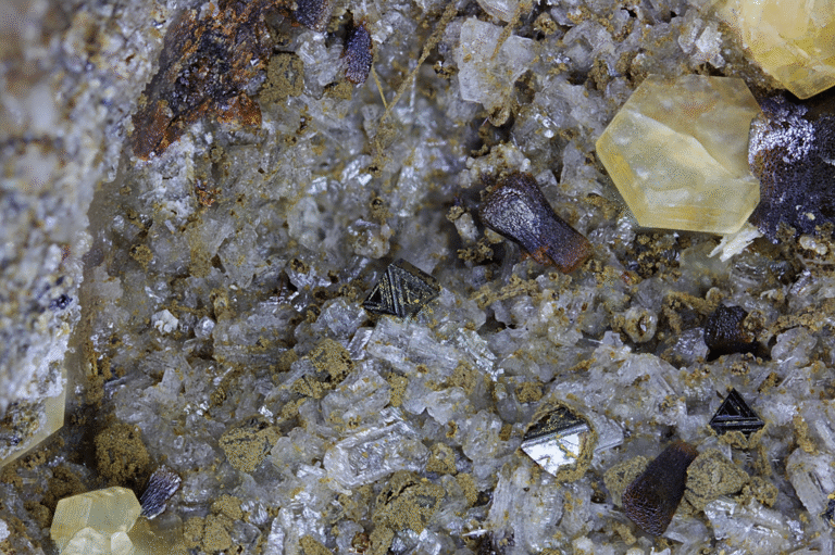 Magnetite, Siderite, Apatite, Chlorite, Chabazite-Na, Orthoclase, Bickers Quarry, New Zealand