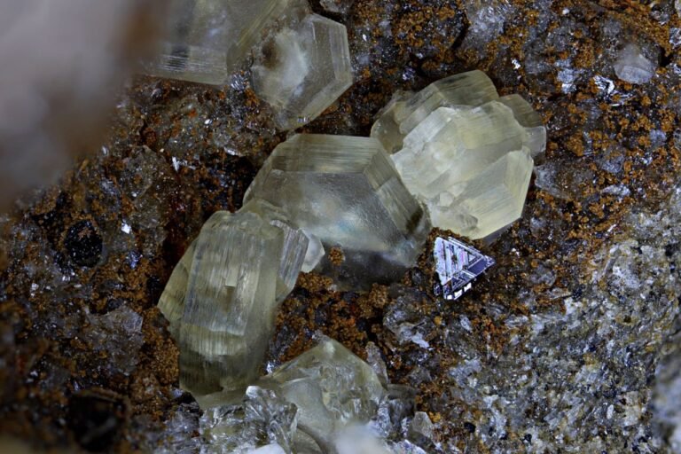 Chabazite-Na, Siderite, Magnetite, Bickers Quarry, New Zealand